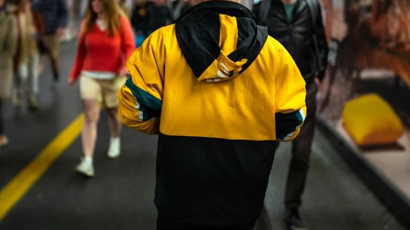 Furti invisibili in metropolitana: come agiscono i pickpockets e perché colpiscono ancora