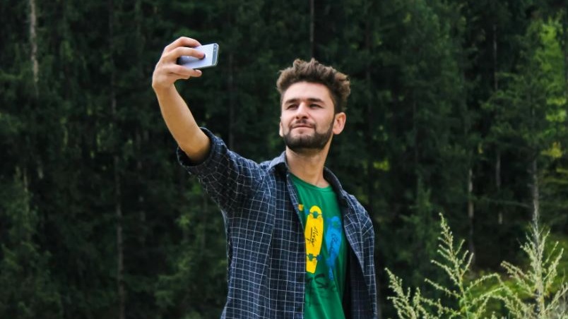 Selfie: un gesto antico, una moda moderna
