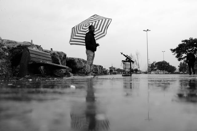 Blue Monday non è il giorno più triste: è il sistema che ci vuole stanchi e demotivati