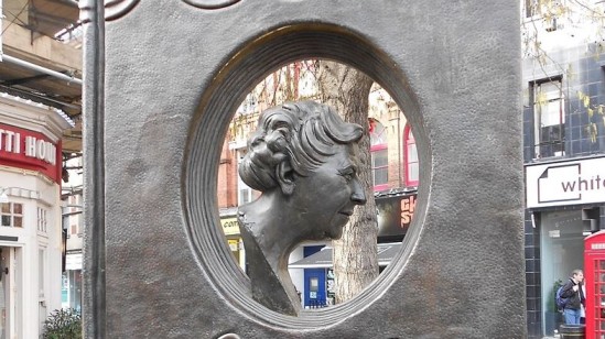 Agatha Christie, cinquant’anni dopo, perché la regina del giallo continua a incantare il mondo