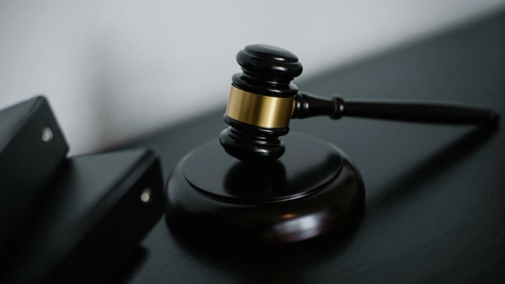 Il water d’oro di Cattelan delude a New York, “America” venduto per 12 milioni, ben sotto le aspettative​