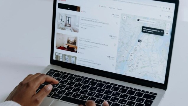 Affitti brevi, regole più stringenti ma incassi record nelle grandi città