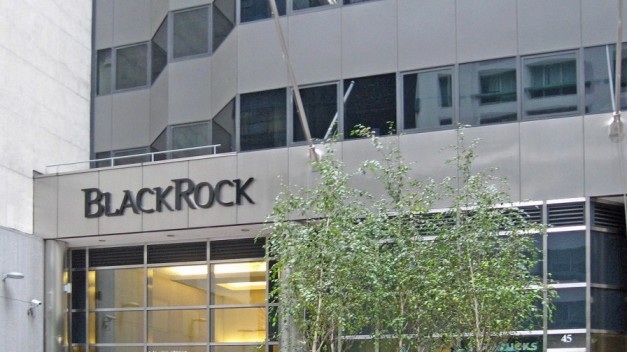 BlackRock e la fine del capitalismo: l'allarme di Larry Fink su economia e IA