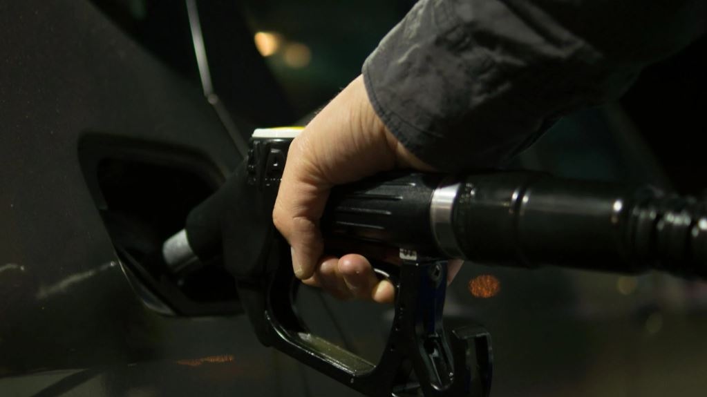 Gasolio più caro della benzina, scatta l’allineamento delle accise