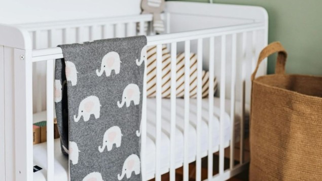 L'Italia dei figli impossibili: tra stipendi bassi e costi record, perché le culle restano vuote