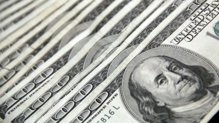 Russia, il bluff della de-dollarizzazione: il piano segreto di Putin per tornare al dollaro