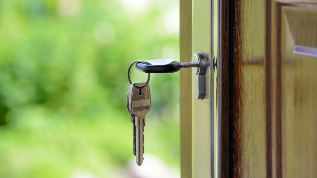 Casa, prezzi ancora in salita, nel 2025 il mattone regge tra rincari e boom di compravendite