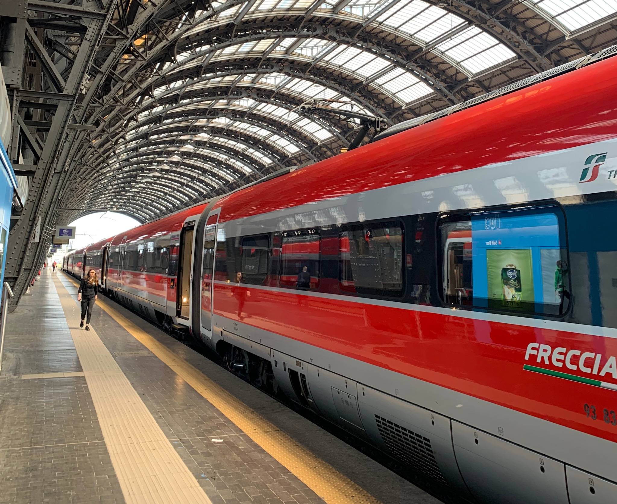 Frecciarossa, alta velocità ma bassa pulizia: il lusso che inciampa nella polvere
