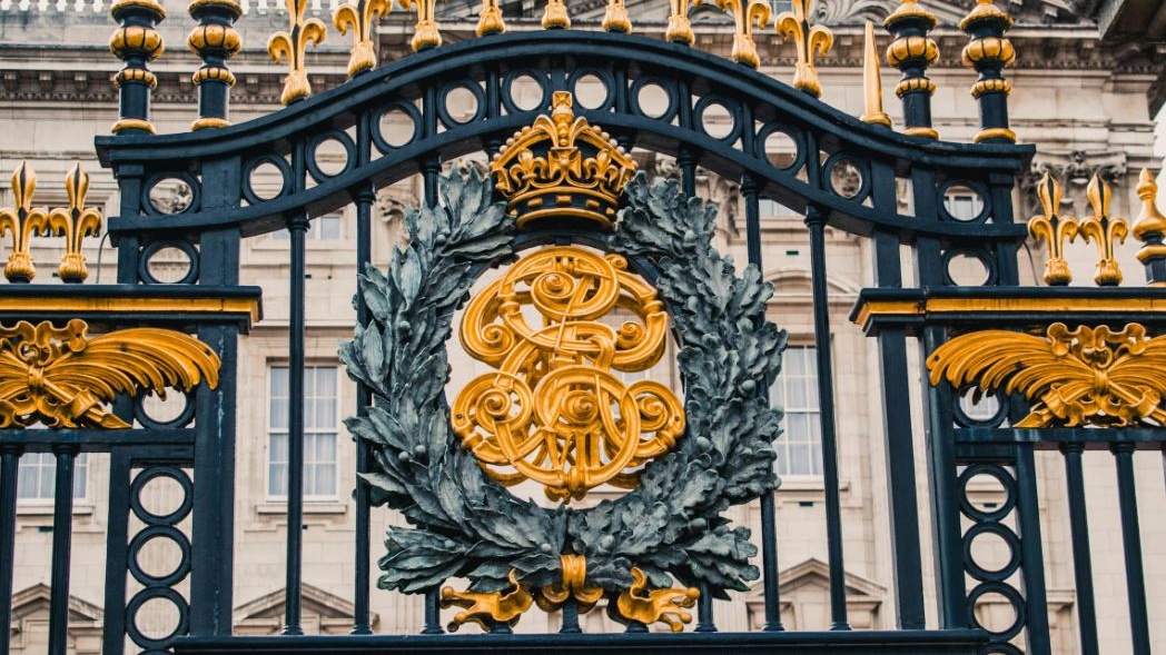 Re Carlo scende in campo in difesa del pianeta, in un documentario parla di clima e natura