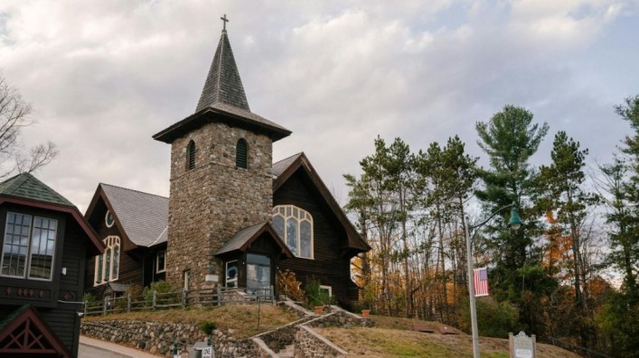 Chiese vuote per paura dell’ICE: la fede americana sotto assedio