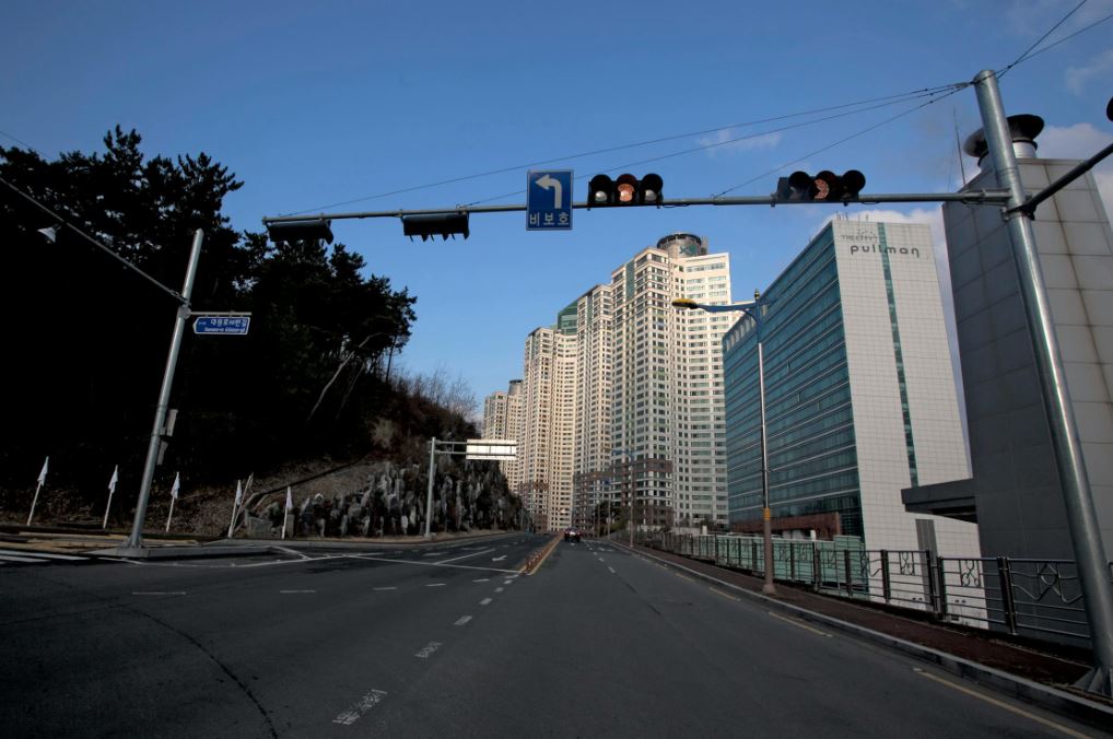 Bambole robot, animate dall'AI, aiutano gli anziani sudcoreani a combattere la solitudine