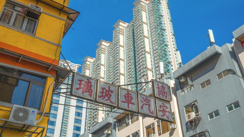 Hong Kong vieta per legge gli appartamenti di pochi metri quadrati, ledono la dignità di chi li abita