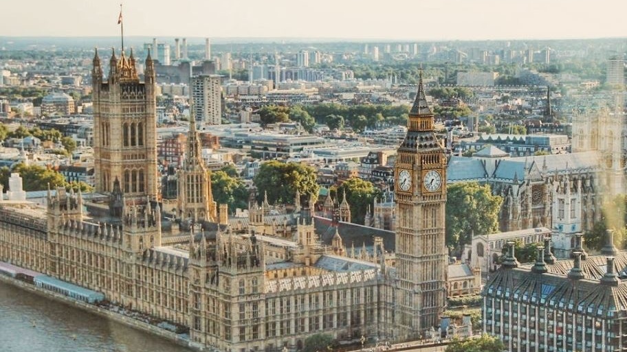 L'economia del Regno Unito torna a crescere, sorprendendo gli analisti