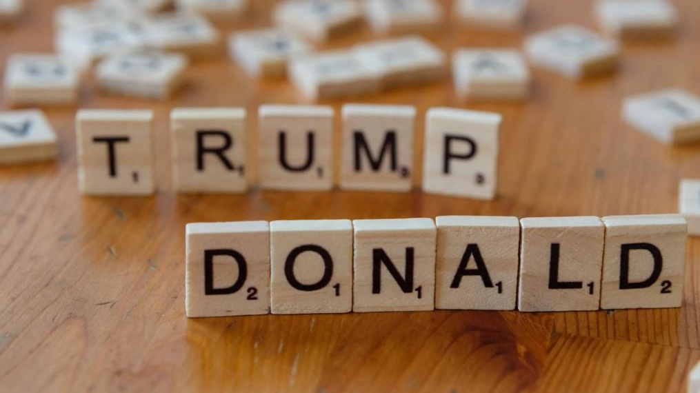 Il controverso rapporto di Trump con le giornaliste, tra insulti e minacce