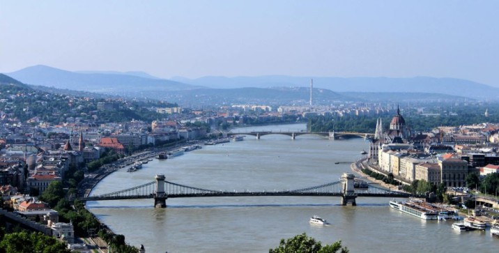 Ungheria: migliaia di persone in piazza per chiedere la verità sul caso degli abusi negli istituti minorili statali