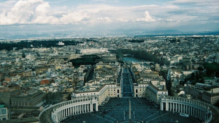 Un ristorante sui tetti di San Pietro? Il Vaticano studia un progetto che divide opinioni
