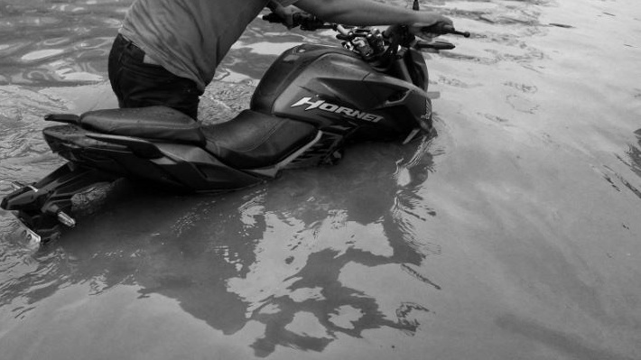 Dopo un anno, il ricordo delle inondazioni devasta ancora la mente dei bambini di Valencia