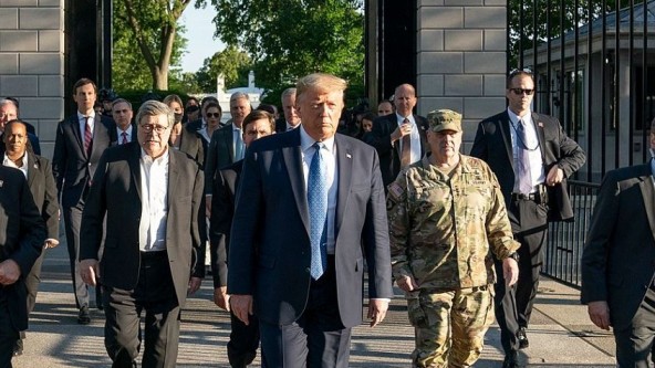 Scacco alla Cina: Trump lancia Project Vault, piano da 12 miliardi per blindare minerali critici