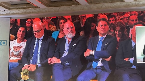 Qualcosa si muove nella Sinistra, mentre i sindaci fanno la voce grossa