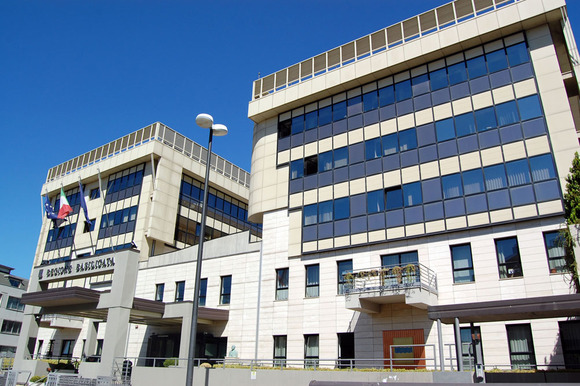 Dare e togliere, la Basilicata e l’arte di trasformare il taglio ai costi in un mini-vitalizio