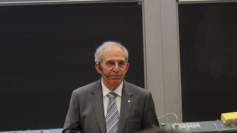 “Siamo ancora all’era dei tubi a vuoto”. Perché, secondo Devoret, il computer quantistico è solo agli inizi