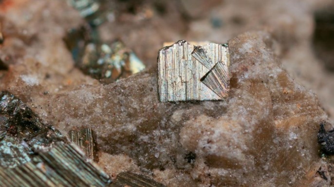 Minerali critici, parte la guerra dei prezzi, l’AI del Pentagono sfida il dumping cinese