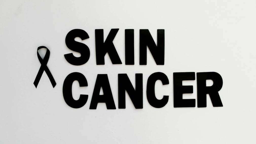 Regno Unito, crociata contro i lettini solari: possono causare il cancro della pelle