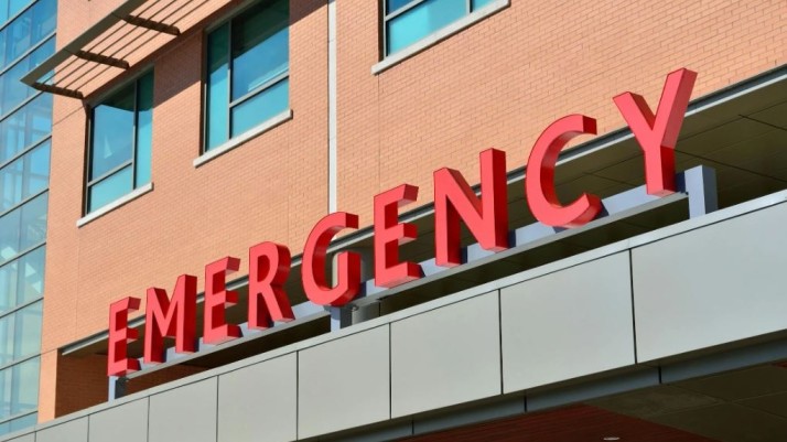 Regno Unito: sanzionato ospedale per aver autorizzato donna transgender a usare spogliatoio femminile