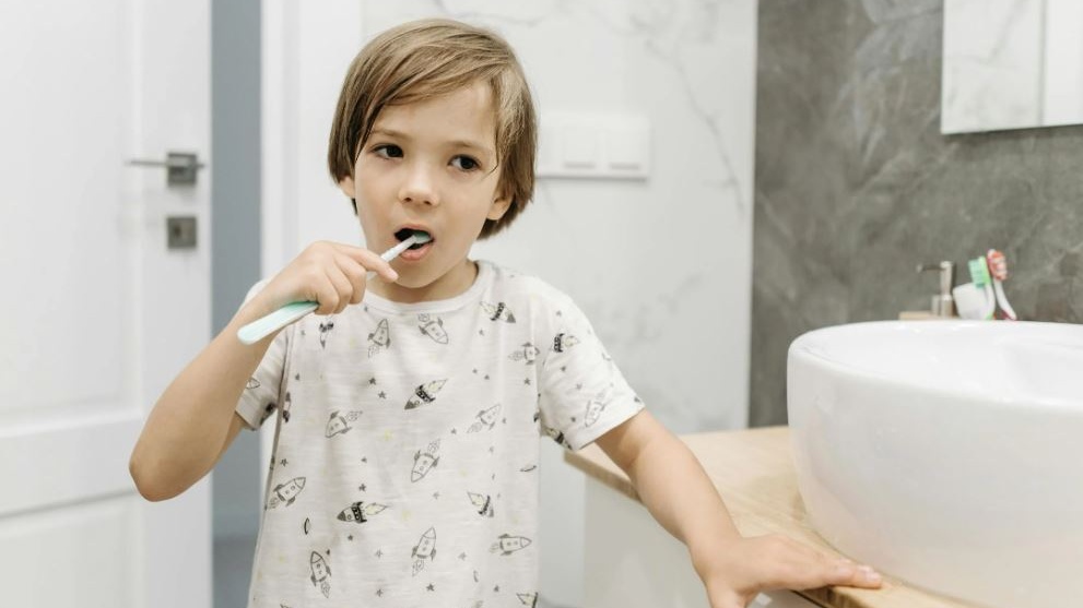 Regno Unito: distribuiti milioni di spazzolini e dentifrici a bambini, per una campagna nazionale