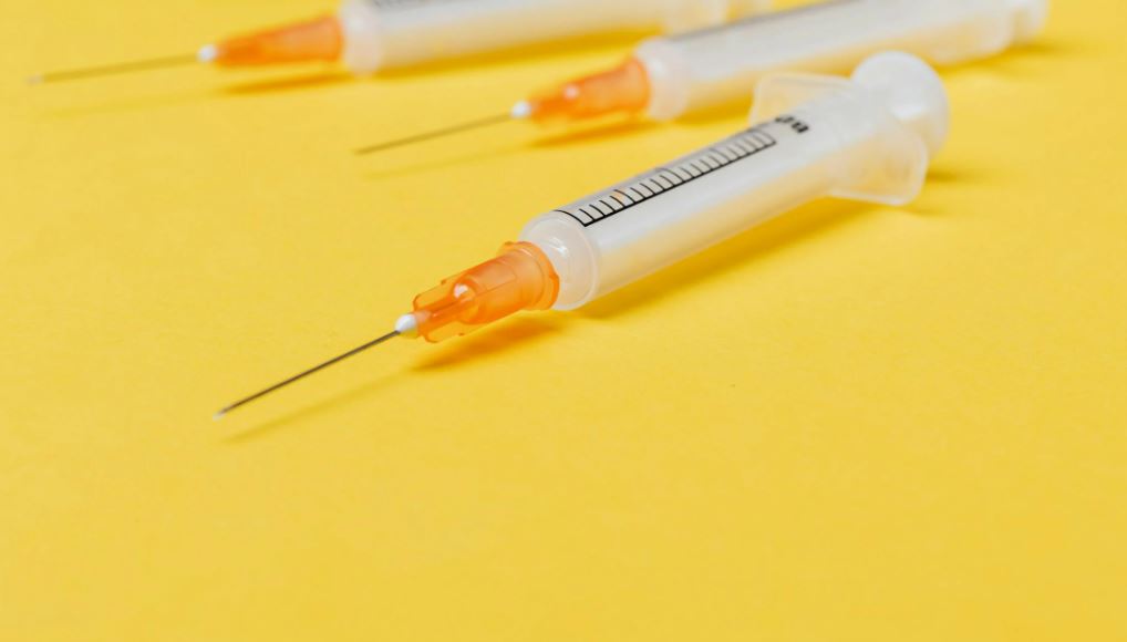 Regno Unito: governo pensa ad ampliare il ricorso al naloxone per fermare la strage da overdose