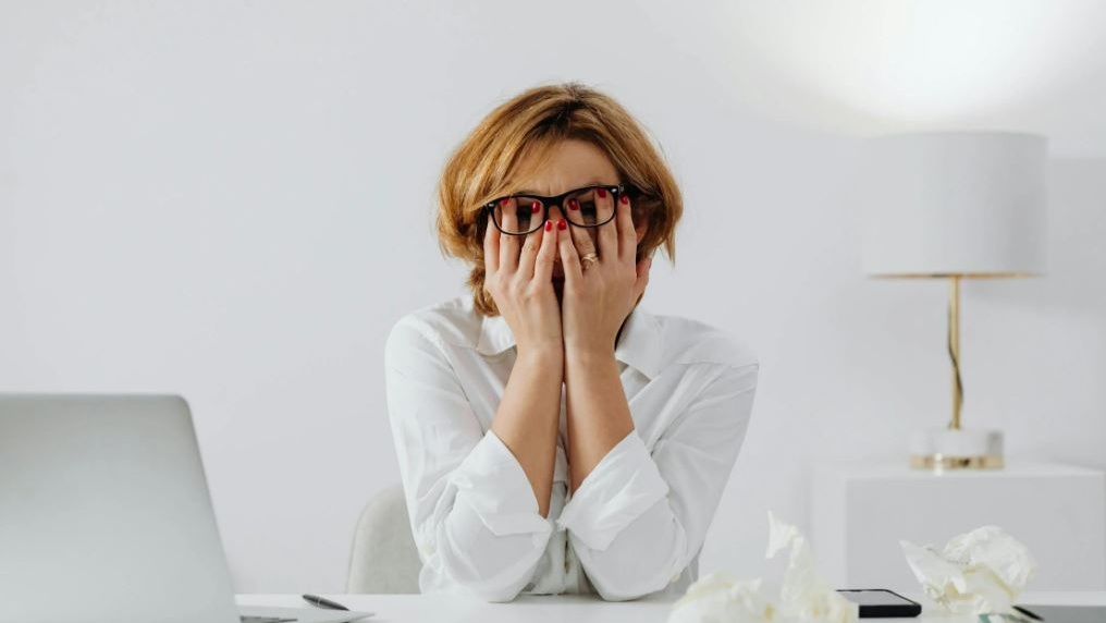 Schiavi del lavoro: perché oggi siamo meno liberi di un contadino medievale