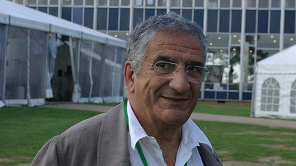 La Francia piange Xavier Emmanuelli, fondatore di MSF e medico degli ultimi