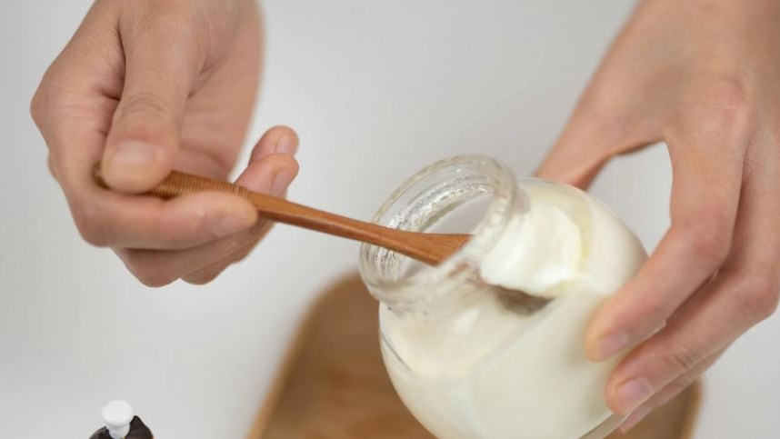 Più digeribile, ricco di probiotici: perché lo yogurt di capra fa la differenza