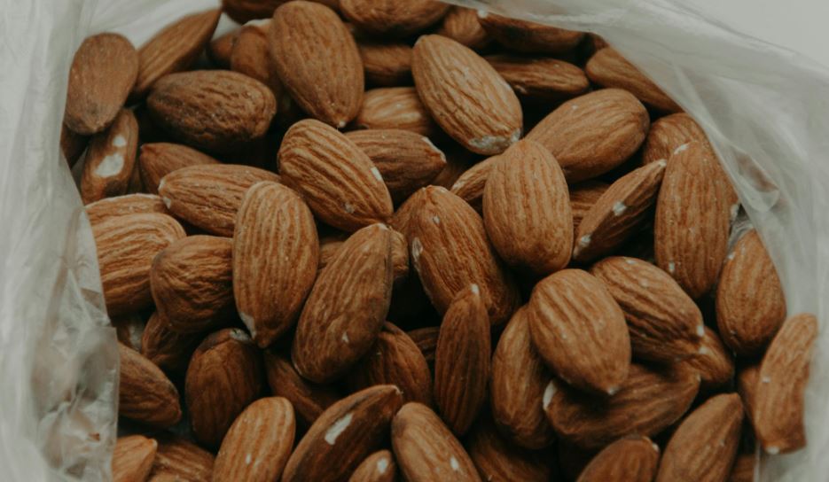 I segreti delle mandorle: fanno bene al cuore, grazie alla combinazione dei suoi componenti