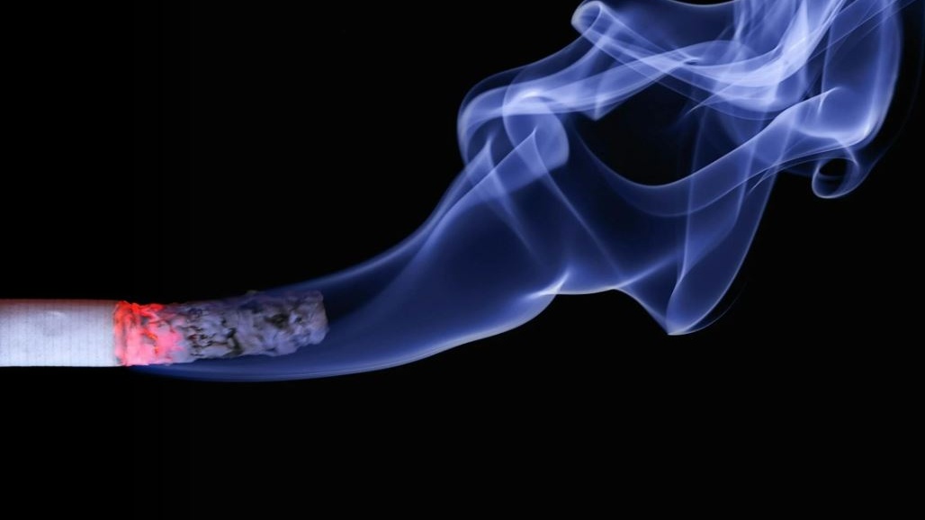 Le Maldive il primo Paese al mondo che vieta il fumo per anno di nascita