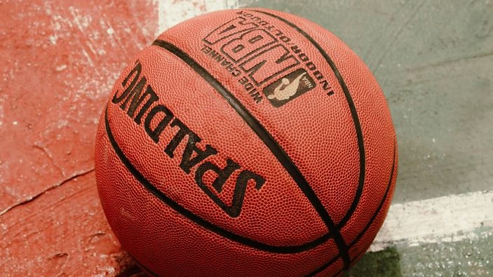 È stato il primo giocatore dell'NBA a fare coming out, ora Jason Collins lotta contro un tumore al cervello