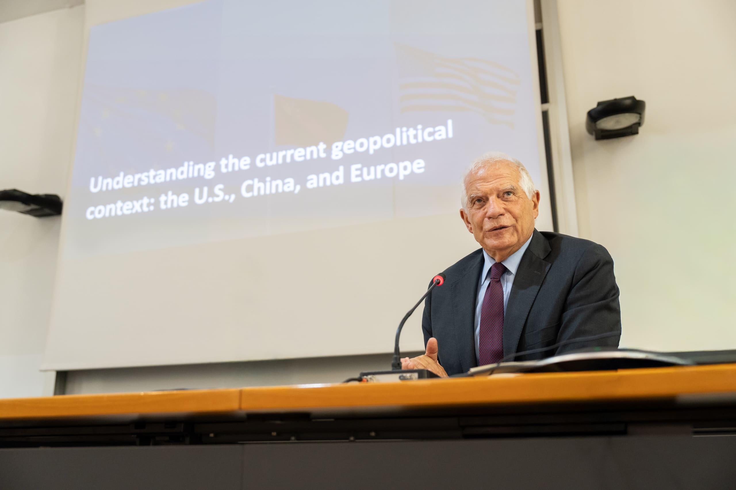 Josep Borrell: «L’Occidente che conoscevamo non esiste più. L’Europa deve difendersi da sola»