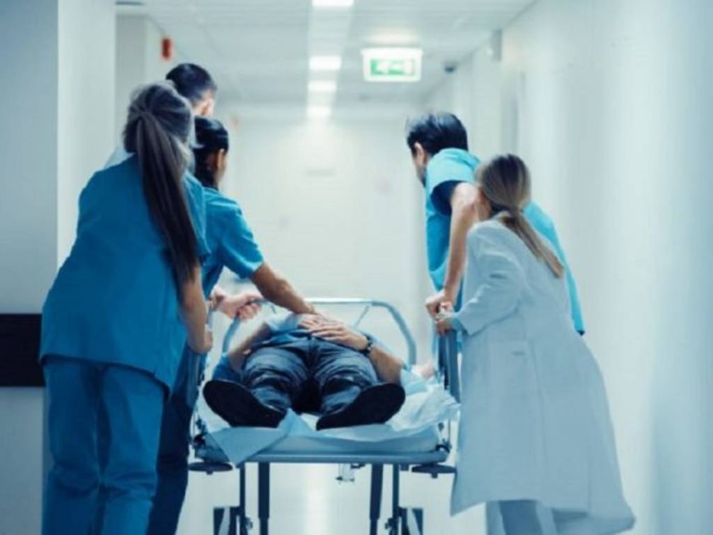 SANITÀ, GIULIANO (UGL):“GIORNATA INTERNAZIONALE DEGLI INFERMIERI, BASTA CON IPOCRISIA E FINTE PROMESSE. LORO RUOLO ESSENZIALE PER L’ITALIA”