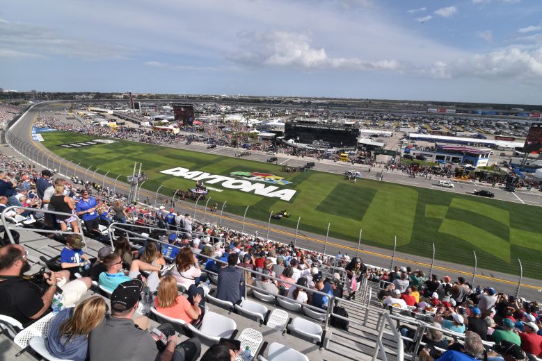LA PIÙ GRANDE INSTALLAZIONE DI WI-FI AL NASCAR DAYTONA