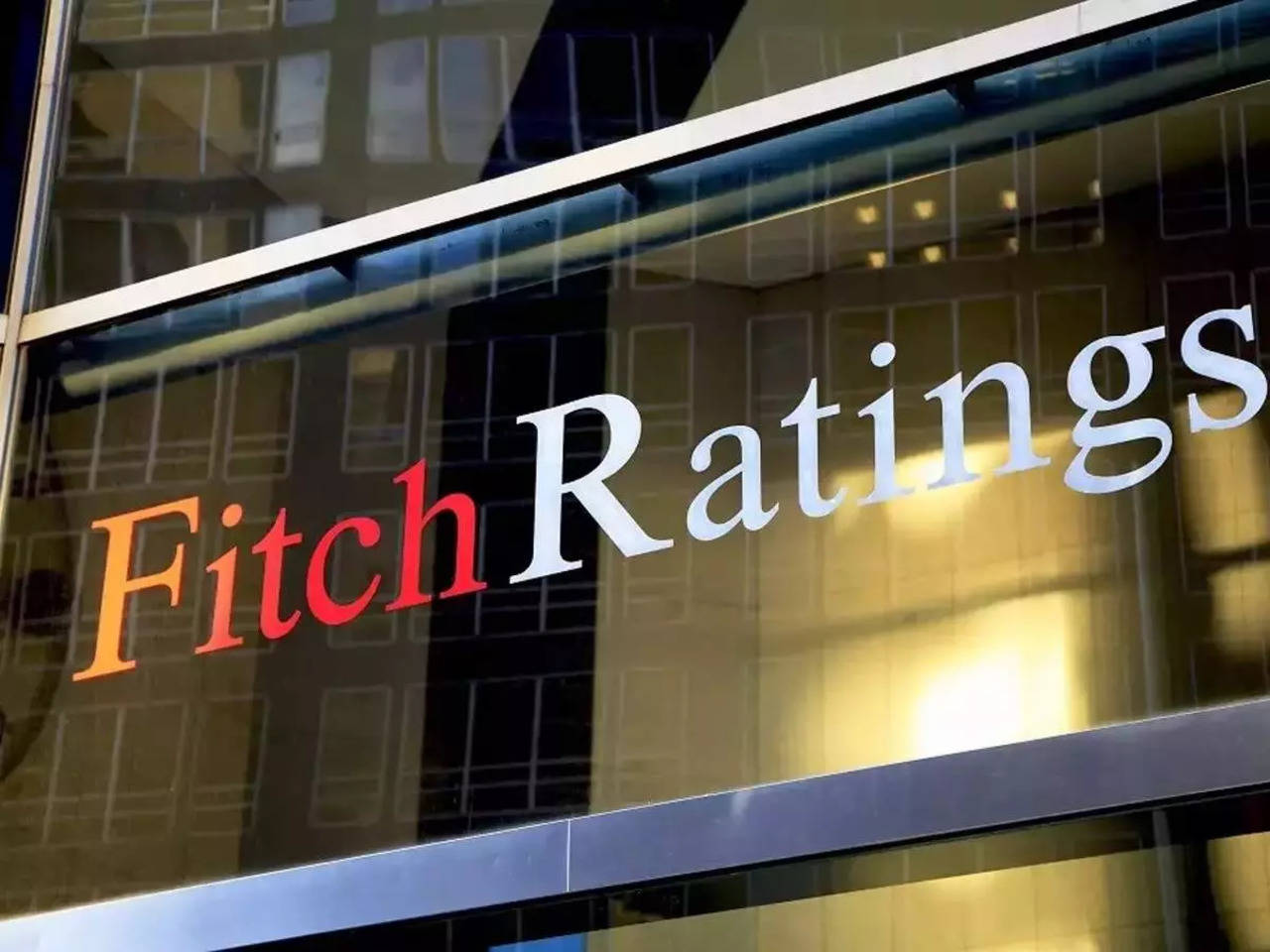FITCH BATTE UN COLPO: C’E’ MA E’ INUTILE