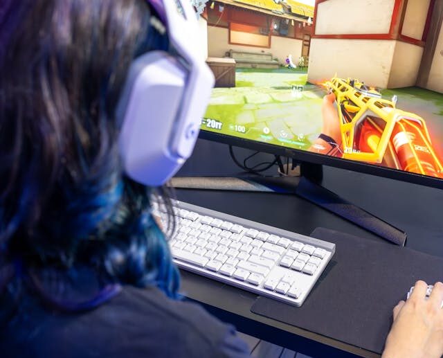 Tra gli adolescenti europei meno droghe, più sigarette elettroniche, abuso di farmaci e gaming