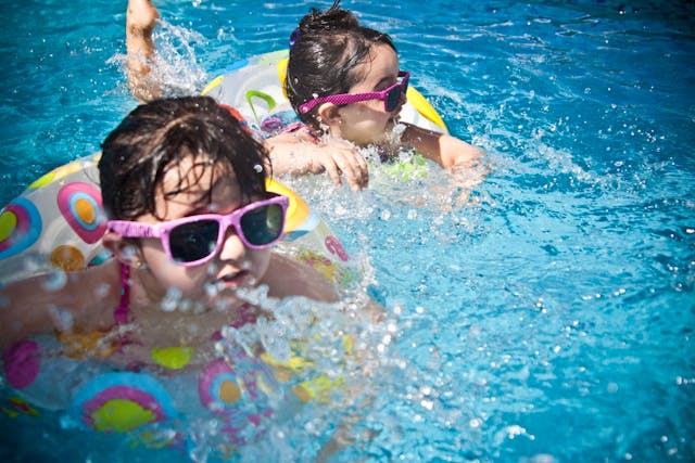 Sicurezza in piscina: proteggere i bambini dall’annegamento