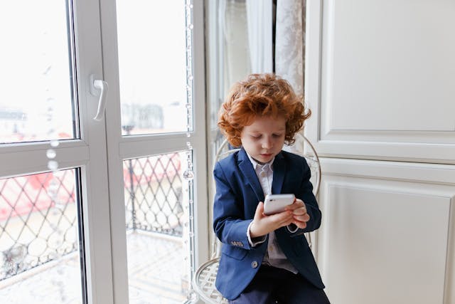 Lo smartphone ai bambini può essere un rischio per la salute mentale