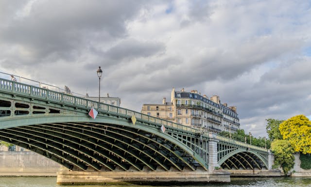 Crociata del governo francese contro la disinformazione sanitaria